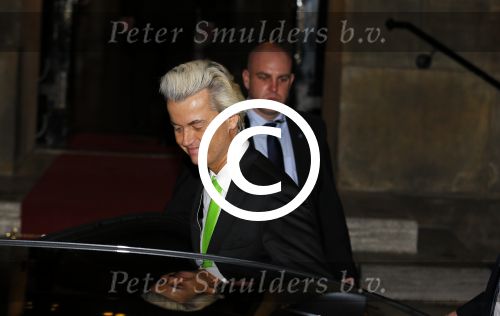 Amsterdam 13 januari 2015
Nieuwjaarsreceptie Koning Willem Alexander en Koningin Maxima in het paleis op de dam.
Geert Wilders vertrekt via de achterkant van het paleis . Zijn beveiliging rijdt in 4 auto\'s