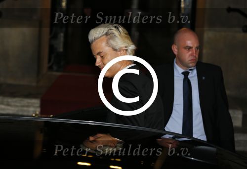 Amsterdam 13 januari 2015
Nieuwjaarsreceptie Koning Willem Alexander en Koningin Maxima in het paleis op de dam.
Geert Wilders vertrekt via de achterkant van het paleis . Zijn beveiliging rijdt in 4 auto\'s