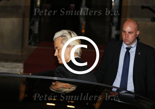 Amsterdam 13 januari 2015
Nieuwjaarsreceptie Koning Willem Alexander en Koningin Maxima in het paleis op de dam.
Geert Wilders vertrekt via de achterkant van het paleis . Zijn beveiliging rijdt in 4 auto\'s