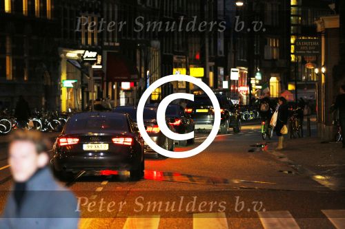 Amsterdam 13 januari 2015
Nieuwjaarsreceptie Koning Willem Alexander en Koningin Maxima in het paleis op de dam.
Geert Wilders vertrekt via de achterkant van het paleis . Zijn beveiliging rijdt in 4 auto\'s