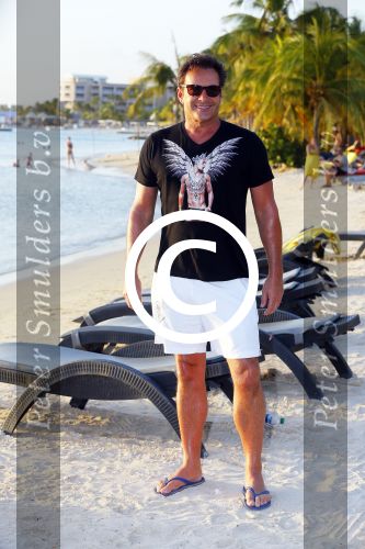 Curacao 31 december 2014
Gerad Joling met zijn moeder op Curacao waar hij oud en nieuw optreedt bij het Lions Dive hotel.