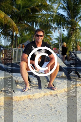 Curacao 31 december 2014
Gerad Joling met zijn moeder op Curacao waar hij oud en nieuw optreedt bij het Lions Dive hotel.