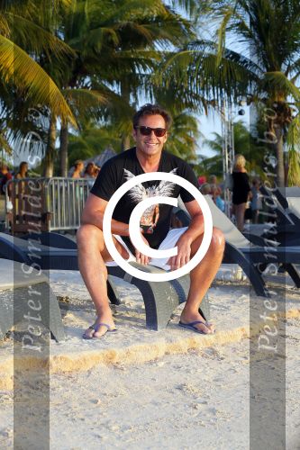 Curacao 31 december 2014
Gerad Joling met zijn moeder op Curacao waar hij oud en nieuw optreedt bij het Lions Dive hotel.