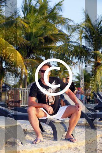 Curacao 31 december 2014
Gerad Joling met zijn moeder op Curacao waar hij oud en nieuw optreedt bij het Lions Dive hotel.