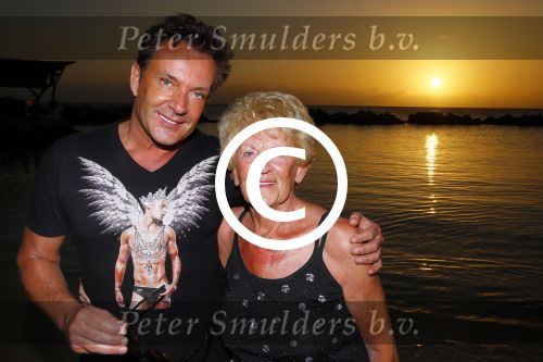 Curacao 31 december 2014
Gerad Joling met zijn moeder op Curacao waar hij oud en nieuw optreedt bij het Lions Dive hotel.
