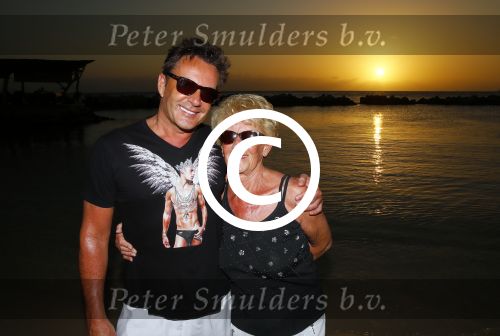 Curacao 31 december 2014
Gerad Joling met zijn moeder op Curacao waar hij oud en nieuw optreedt bij het Lions Dive hotel.