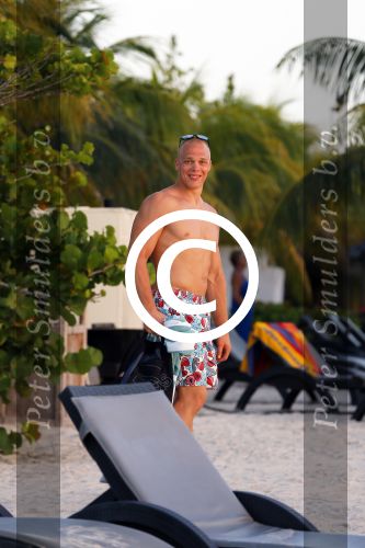 Curacao 31 december 2014
Judoka Henk Grol op het strand van Lions Dive