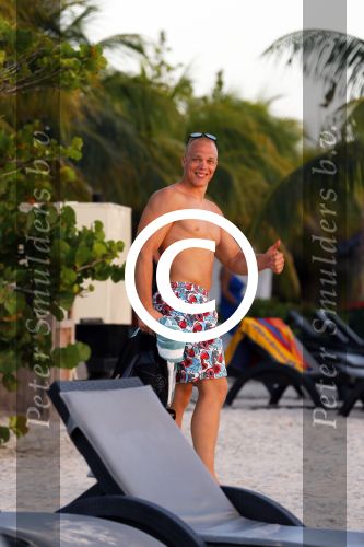 Curacao 31 december 2014
Judoka Henk Grol op het strand van Lions Dive