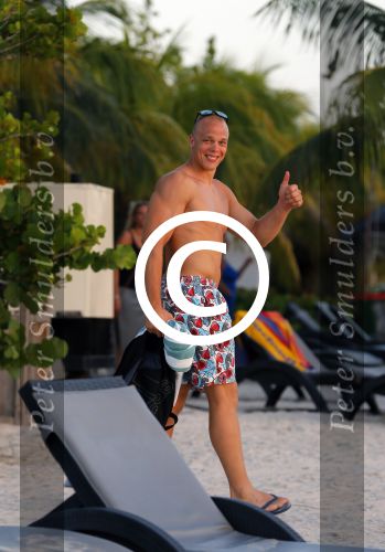 Curacao 31 december 2014
Judoka Henk Grol op het strand van Lions Dive