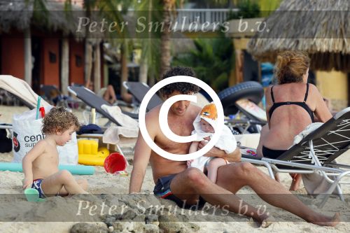 Curacao 29 december 2014
Jan Joost v gangelen met zijn vriendin en twee kinderen op blue bay op 
Curacao