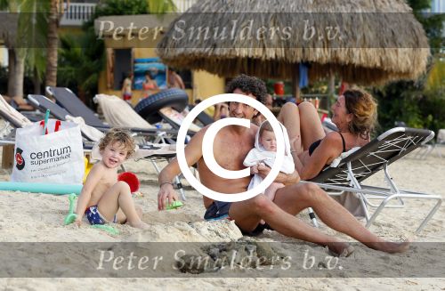 Curacao 29 december 2014
Jan Joost v gangelen met zijn vriendin en twee kinderen op blue bay op 
Curacao