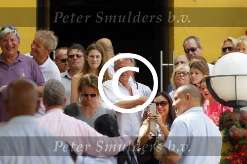 Curacao 31 december 2014
Willeke Alberti Jeroen Krabbe met vrouw Herma Krabbe zoon Jasper krabbe ( met dochters) Rogier van Boxtel en Derek Bolt bij het vuurwerk van Avila Beach hotel op Curacao vanwege oud en nieuw jaar