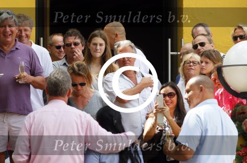 Curacao 31 december 2014
Willeke Alberti Jeroen Krabbe met vrouw Herma Krabbe zoon Jasper krabbe ( met dochters) Rogier van Boxtel en Derek Bolt bij het vuurwerk van Avila Beach hotel op Curacao vanwege oud en nieuw jaar