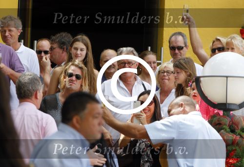 Curacao 31 december 2014
Willeke Alberti Jeroen Krabbe met vrouw Herma Krabbe zoon Jasper krabbe ( met dochters) Rogier van Boxtel en Derek Bolt bij het vuurwerk van Avila Beach hotel op Curacao vanwege oud en nieuw jaar