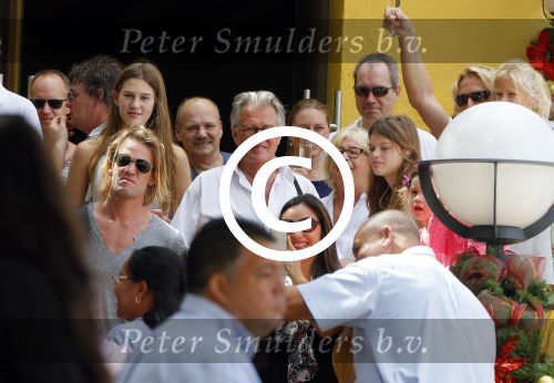 Curacao 31 december 2014
Willeke Alberti Jeroen Krabbe met vrouw Herma Krabbe zoon Jasper krabbe ( met dochters) Rogier van Boxtel en Derek Bolt bij het vuurwerk van Avila Beach hotel op Curacao vanwege oud en nieuw jaar