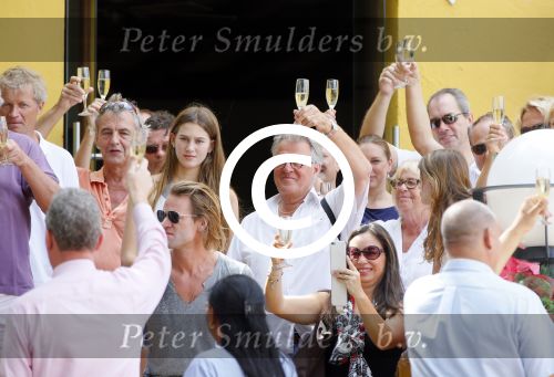 Curacao 31 december 2014
Willeke Alberti Jeroen Krabbe met vrouw Herma Krabbe zoon Jasper krabbe ( met dochters) Rogier van Boxtel en Derek Bolt bij het vuurwerk van Avila Beach hotel op Curacao vanwege oud en nieuw jaar