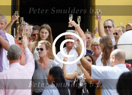 Curacao 31 december 2014
Willeke Alberti Jeroen Krabbe met vrouw Herma Krabbe zoon Jasper krabbe ( met dochters) Rogier van Boxtel en Derek Bolt bij het vuurwerk van Avila Beach hotel op Curacao vanwege oud en nieuw jaar