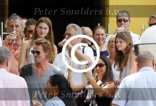 Curacao 31 december 2014
Willeke Alberti Jeroen Krabbe met vrouw Herma Krabbe zoon Jasper krabbe ( met dochters) Rogier van Boxtel en Derek Bolt bij het vuurwerk van Avila Beach hotel op Curacao vanwege oud en nieuw jaar