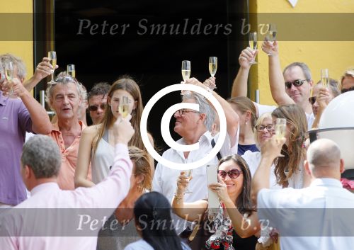 Curacao 31 december 2014
Willeke Alberti Jeroen Krabbe met vrouw Herma Krabbe zoon Jasper krabbe ( met dochters) Rogier van Boxtel en Derek Bolt bij het vuurwerk van Avila Beach hotel op Curacao vanwege oud en nieuw jaar