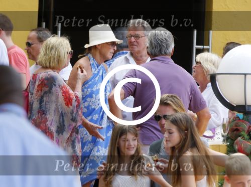 Curacao 31 december 2014
Willeke Alberti Jeroen Krabbe met vrouw Herma Krabbe zoon Jasper krabbe ( met dochters) Rogier van Boxtel en Derek Bolt bij het vuurwerk van Avila Beach hotel op Curacao vanwege oud en nieuw jaar