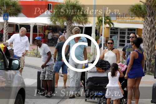 Curacao 1 januari 2015
Jeroen Pauw arriveert met zijn vriendin Nimet Groeneweg op  vliegveld Hato om hier samen met haar een vakantie te vieren.
