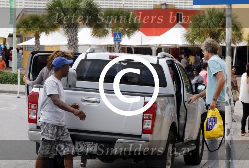 Curacao 1 januari 2015
Jeroen Pauw arriveert met zijn vriendin Nimet Groeneweg op  vliegveld Hato om hier samen met haar een vakantie te vieren.