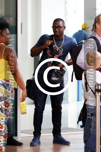 Curacao 1 januari 2015
Jetro Willems en zijn vriendin vliegen vanaf Curacao terug naar Nederland om daar aan de tweede seizoenshelft te beginnen met zijn club PSV