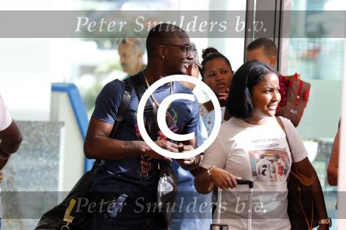 Curacao 1 januari 2015
Jetro Willems en zijn vriendin vliegen vanaf Curacao terug naar Nederland om daar aan de tweede seizoenshelft te beginnen met zijn club PSV