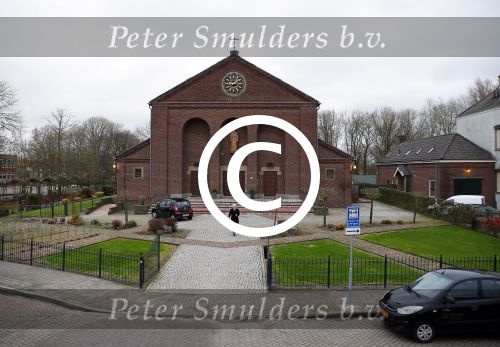 Fijnaart 10 januari 2015Begrafenis van de vader van Frans en Dorus Bauer; Chris in de kerk in Fijnaart.De moeder van Frans en Mariska en de kinderen zijn natuurlijk aanwezig.