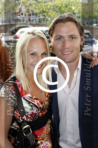 Amsterdam 2 juni 2009
Presentatie van de nieuwe samsung lady phone in de duif. Kimberly Klaver met vriend
Peter Smulders bv