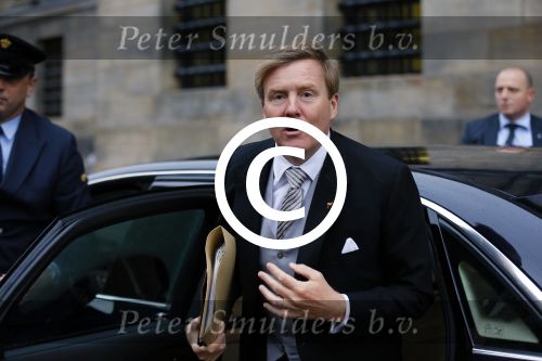 Amsterdam 14 januari 2015
Centaal station van Amsterdam gezien vanuit het eye theater.Koning Willem Alexander en koningin Maxima arriveren bij het paleis op de dam voor de nieuwjaarsreceptie.