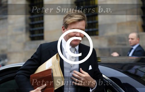 Amsterdam 14 januari 2015
Centaal station van Amsterdam gezien vanuit het eye theater.Koning Willem Alexander en koningin Maxima arriveren bij het paleis op de dam voor de nieuwjaarsreceptie.