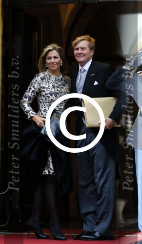 Amsterdam 14 januari 2015
Centaal station van Amsterdam gezien vanuit het eye theater.Koning Willem Alexander en koningin Maxima arriveren bij het paleis op de dam voor de nieuwjaarsreceptie.