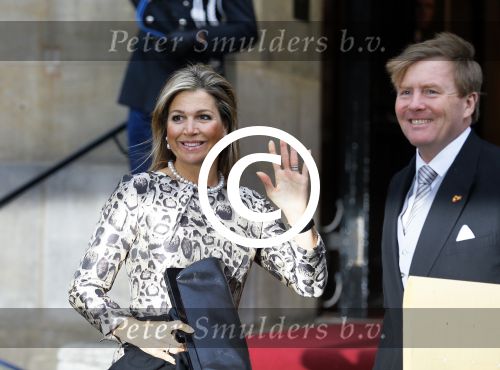 Amsterdam 14 januari 2015
Centaal station van Amsterdam gezien vanuit het eye theater.Koning Willem Alexander en koningin Maxima arriveren bij het paleis op de dam voor de nieuwjaarsreceptie.