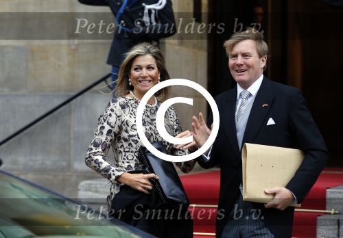Amsterdam 14 januari 2015
Centaal station van Amsterdam gezien vanuit het eye theater.Koning Willem Alexander en koningin Maxima arriveren bij het paleis op de dam voor de nieuwjaarsreceptie.