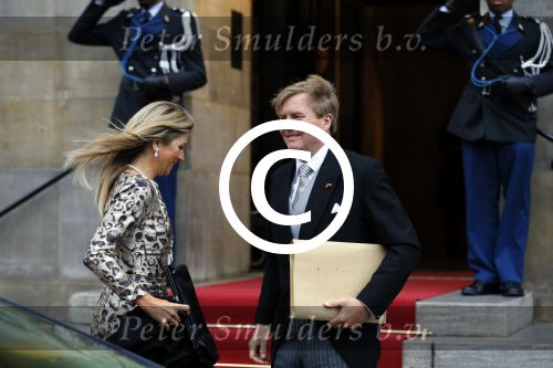 Amsterdam 14 januari 2015
Centaal station van Amsterdam gezien vanuit het eye theater.Koning Willem Alexander en koningin Maxima arriveren bij het paleis op de dam voor de nieuwjaarsreceptie.