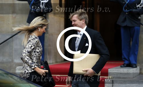 Amsterdam 14 januari 2015
Centaal station van Amsterdam gezien vanuit het eye theater.Koning Willem Alexander en koningin Maxima arriveren bij het paleis op de dam voor de nieuwjaarsreceptie.