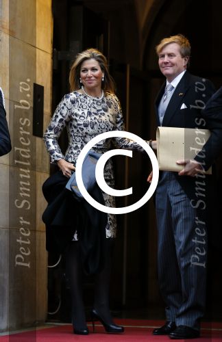 Amsterdam 14 januari 2015
Centaal station van Amsterdam gezien vanuit het eye theater.Koning Willem Alexander en koningin Maxima arriveren bij het paleis op de dam voor de nieuwjaarsreceptie.