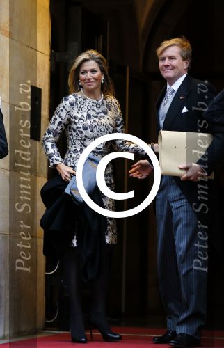 Amsterdam 14 januari 2015
Centaal station van Amsterdam gezien vanuit het eye theater.Koning Willem Alexander en koningin Maxima arriveren bij het paleis op de dam voor de nieuwjaarsreceptie.