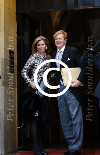 Amsterdam 14 januari 2015
Centaal station van Amsterdam gezien vanuit het eye theater.Koning Willem Alexander en koningin Maxima arriveren bij het paleis op de dam voor de nieuwjaarsreceptie.