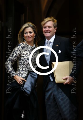 Amsterdam 14 januari 2015
Centaal station van Amsterdam gezien vanuit het eye theater.Koning Willem Alexander en koningin Maxima arriveren bij het paleis op de dam voor de nieuwjaarsreceptie.