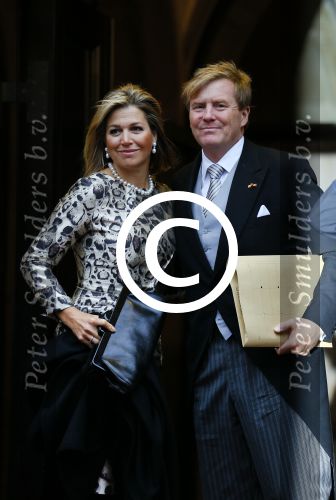 Amsterdam 14 januari 2015
Centaal station van Amsterdam gezien vanuit het eye theater.Koning Willem Alexander en koningin Maxima arriveren bij het paleis op de dam voor de nieuwjaarsreceptie.