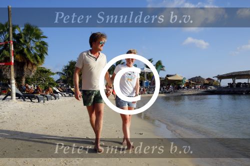 Curacao 31 december 2014
Nick Nielsen heeft met kerst zijn vriendin Joyce ten huwelijk gevraagd in Nederland en is daarna met haar op vakantie gegaan naar Curacao