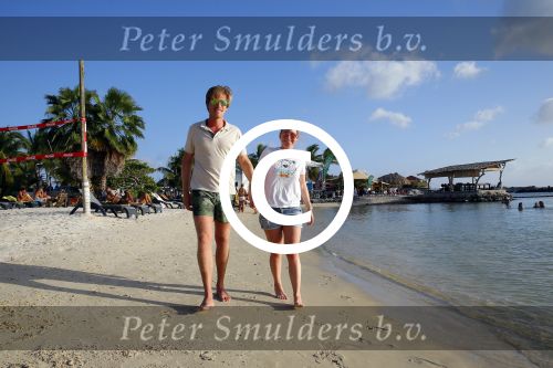 Curacao 31 december 2014
Nick Nielsen heeft met kerst zijn vriendin Joyce ten huwelijk gevraagd in Nederland en is daarna met haar op vakantie gegaan naar Curacao