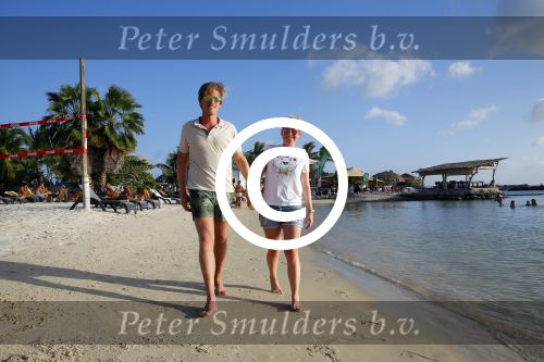 Curacao 31 december 2014
Nick Nielsen heeft met kerst zijn vriendin Joyce ten huwelijk gevraagd in Nederland en is daarna met haar op vakantie gegaan naar Curacao