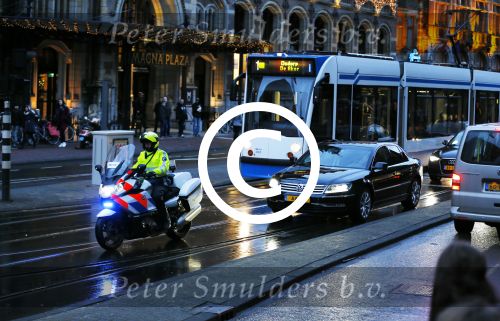Amsterdam 13 januari 2015
Nieuwjaarsreceptie Koning Willem Alexander en Koningin Maxima in het paleis op de dam.
Pieter v Vollenhoven in zijn volkswagen Phaeton