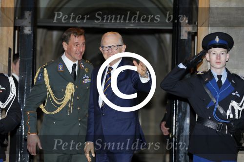 Amsterdam 13 januari 2015
Nieuwjaarsreceptie Koning Willem Alexander en Koningin Maxima in het paleis op de dam.
Pieter v Vollenhoven in zijn volkswagen Phaeton