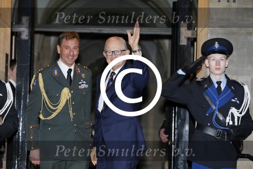 Amsterdam 13 januari 2015
Nieuwjaarsreceptie Koning Willem Alexander en Koningin Maxima in het paleis op de dam.
Pieter v Vollenhoven in zijn volkswagen Phaeton