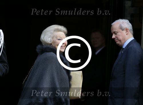 Amsterdam 13 januari 2015
Nieuwjaarsreceptie Koning Willem Alexander en Koningin Maxima in het paleis op de dam.
Prinses Beatrix in haar verlengde Volvo