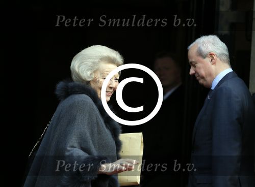 Amsterdam 13 januari 2015
Nieuwjaarsreceptie Koning Willem Alexander en Koningin Maxima in het paleis op de dam.
Prinses Beatrix in haar verlengde Volvo